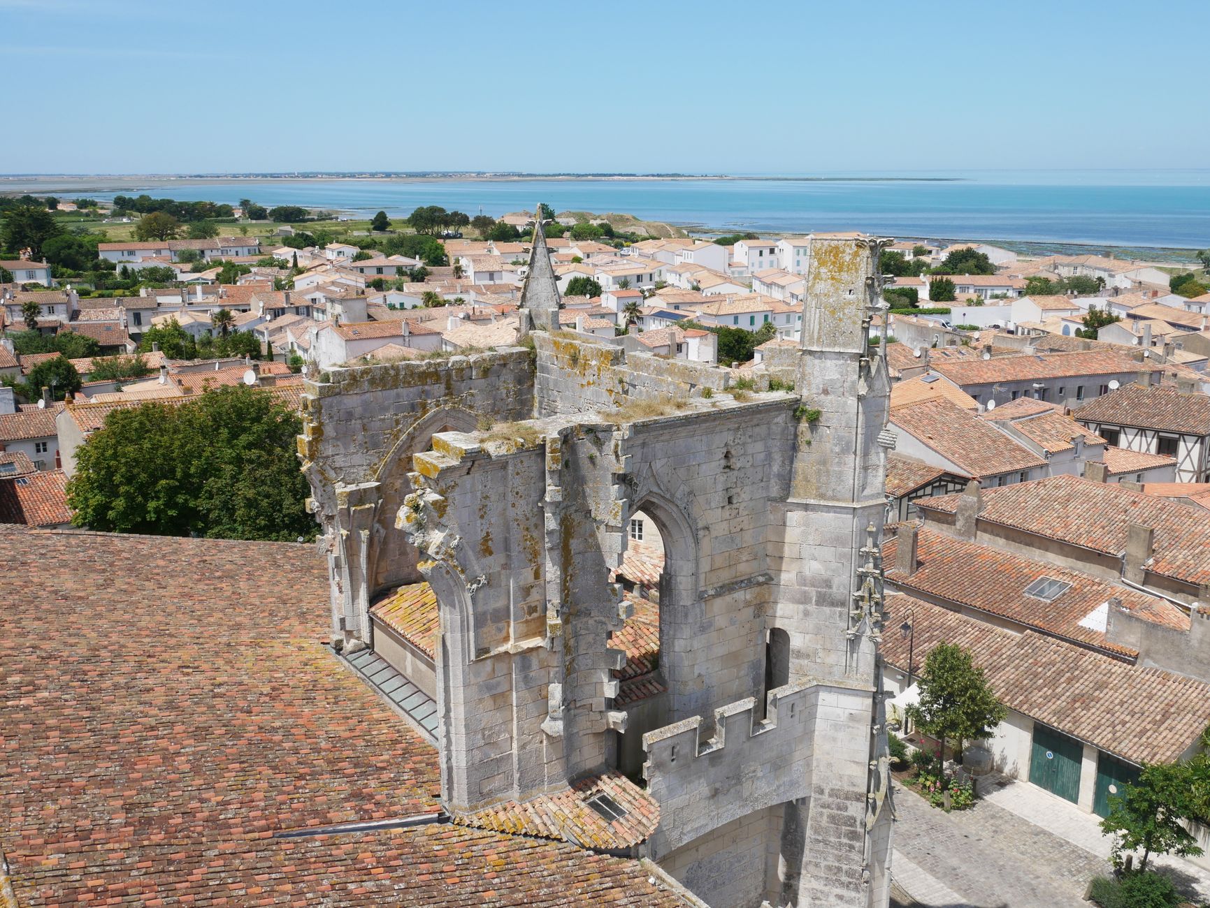 Bâchage de toiture équipe à Aix-en-Provence